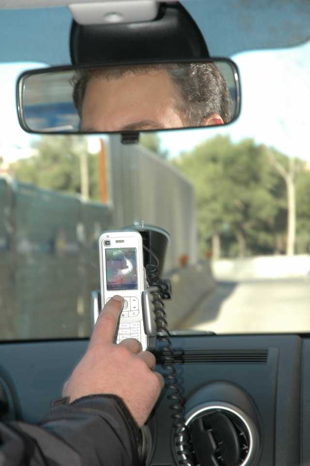 The Nokia 6610 Navigator in action